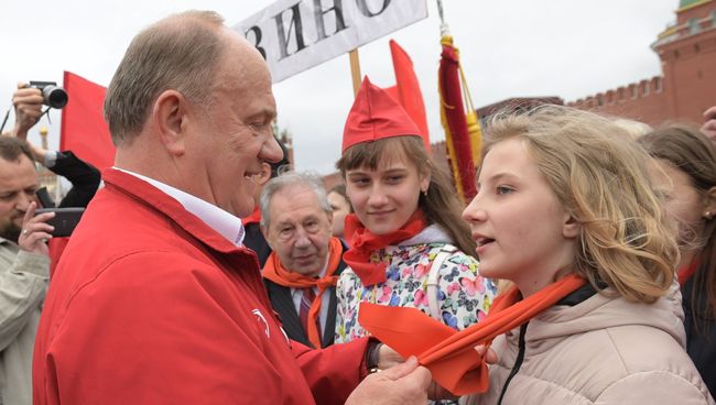 Торжественный прием в пионеры на Красной площади Торжественный прием в пионеры на Красной площади