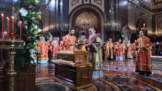 Встреча ковчега с мощами святителя Николая Чудотворца в храме Христа Спасителя Встреча ковчега с мощами святителя Николая Чудотворца в храме Христа Спасителя