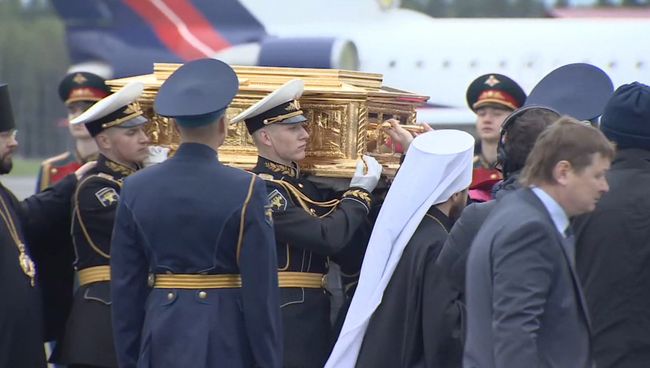 LIVE: Мощи святителя Николая Чудотворца доставили в Москву LIVE: Мощи святителя Николая Чудотворца доставили в Москву