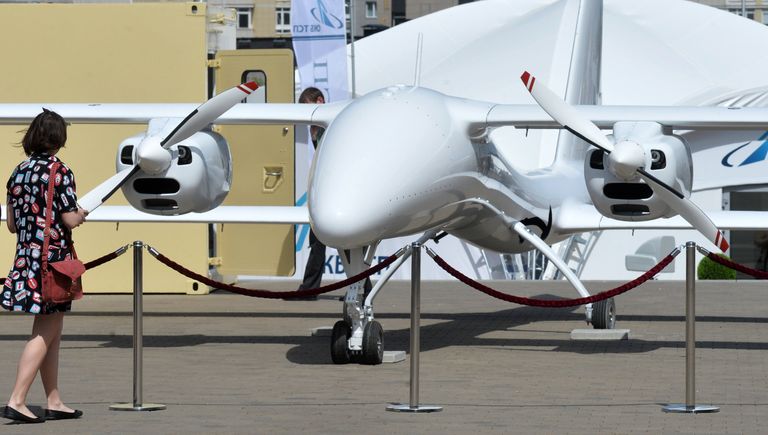 Беспилотный летательный аппарат на 8-й Международной выставке вооружения и военной техники Milex-2017 в Минске Беспилотный летательный аппарат на 8-й Международной выставке вооружения и военной техники Milex-2017 в Минске