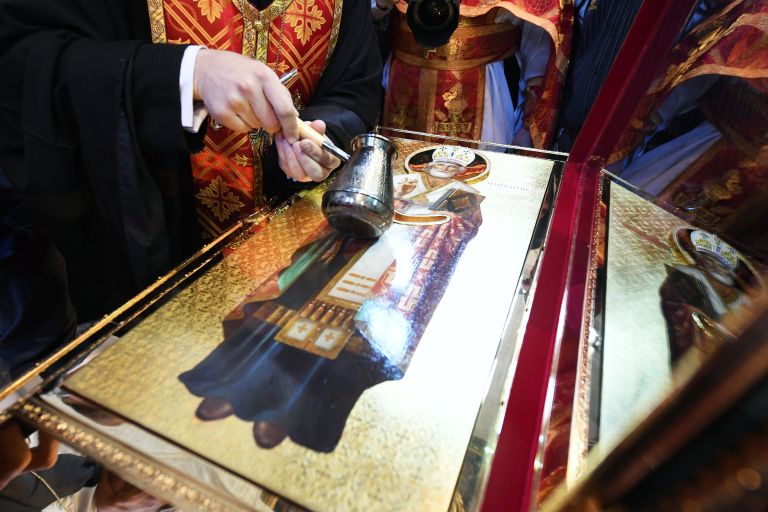 Ковчег с мощами святителя Николая Чудотворца в крипте Базилики Свт. Николая в Бари Ковчег с мощами святителя Николая Чудотворца в крипте Базилики Свт. Николая в Бари