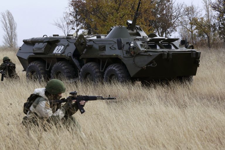 Показательные выступления пограничного наряда по задержанию условного нарушителя государственной границы с привлечением бронированной техники в Крыму Показательные выступления пограничного наряда по задержанию условного нарушителя государственной границы с привлечением бронированной техники в Крыму