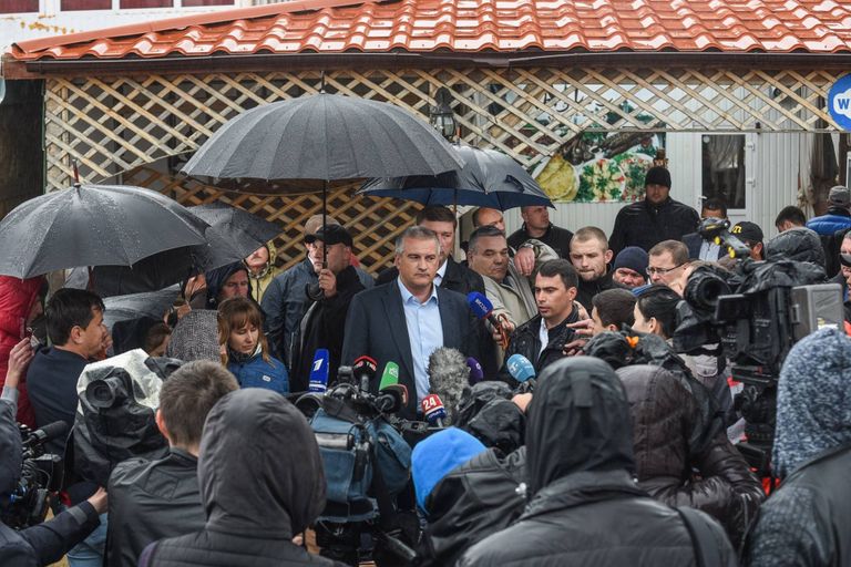 Глава Крыма Сергей Аксенов на месте демонтажа самостроев на плато Ай-Петри Глава Крыма Сергей Аксенов на месте демонтажа самостроев на плато Ай-Петри