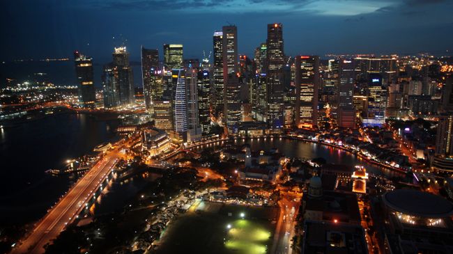 Вид на башни Сити и Raffles Place в Сингапуре. Архивное фото Вид на башни Сити и Raffles Place в Сингапуре. Архивное фото