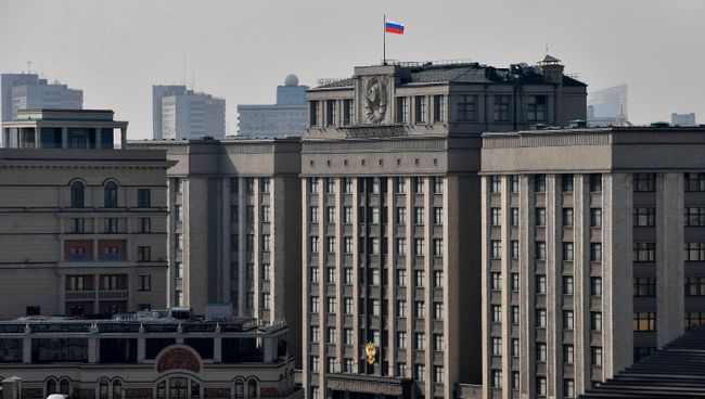 Здание Государственной Думы РФ на улице Охотный ряд в Москве