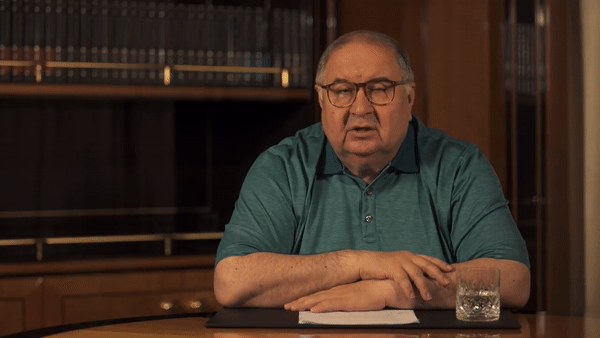 Усманов записал второе обращение к Навальному. Скриншот видео Усманов записал второе обращение к Навальному. Скриншот видео