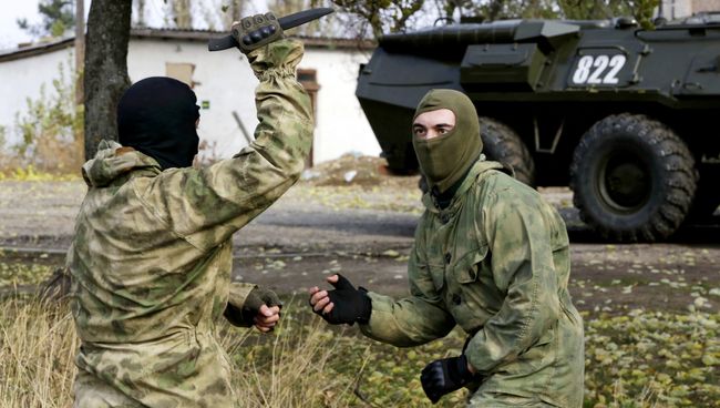 Показательные выступления военнослужащих спецподразделения в Крыму Показательные выступления военнослужащих спецподразделения в Крыму