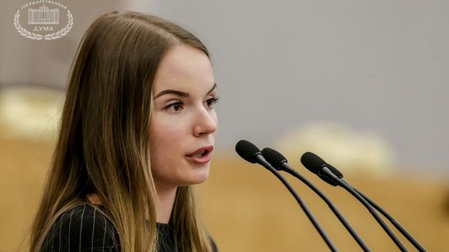 Видеоблогер Саша Спилберг во время выступления в Госдуме Видеоблогер Саша Спилберг во время выступления в Госдуме