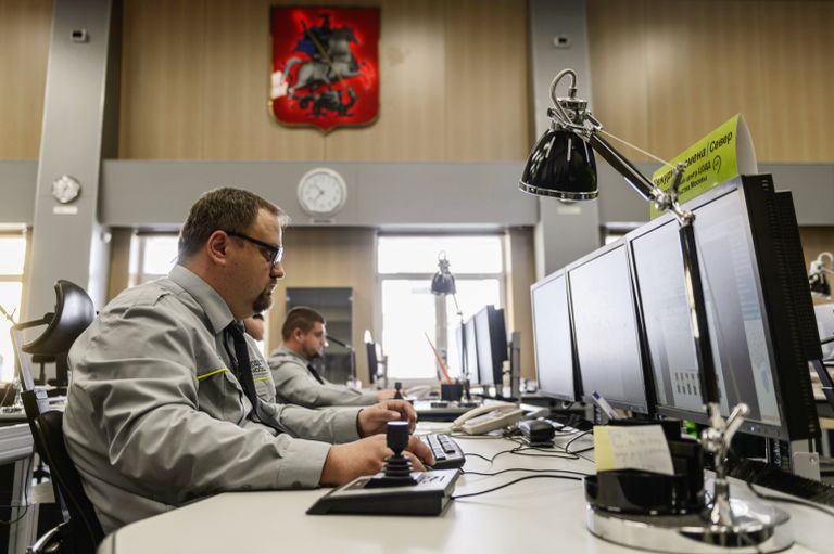 Работники ситуационного центра новой службы ЦОДД Дорожный патруль Работники ситуационного центра новой службы ЦОДД Дорожный патруль