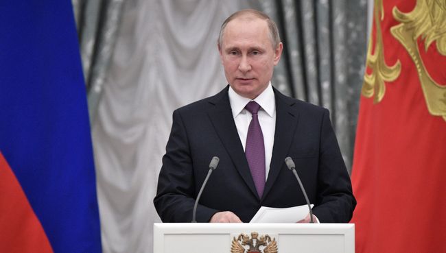 Владимир Путин выступает на церемонии вручения государственных наград в Кремле. 24 мая 2017 Владимир Путин выступает на церемонии вручения государственных наград в Кремле. 24 мая 2017