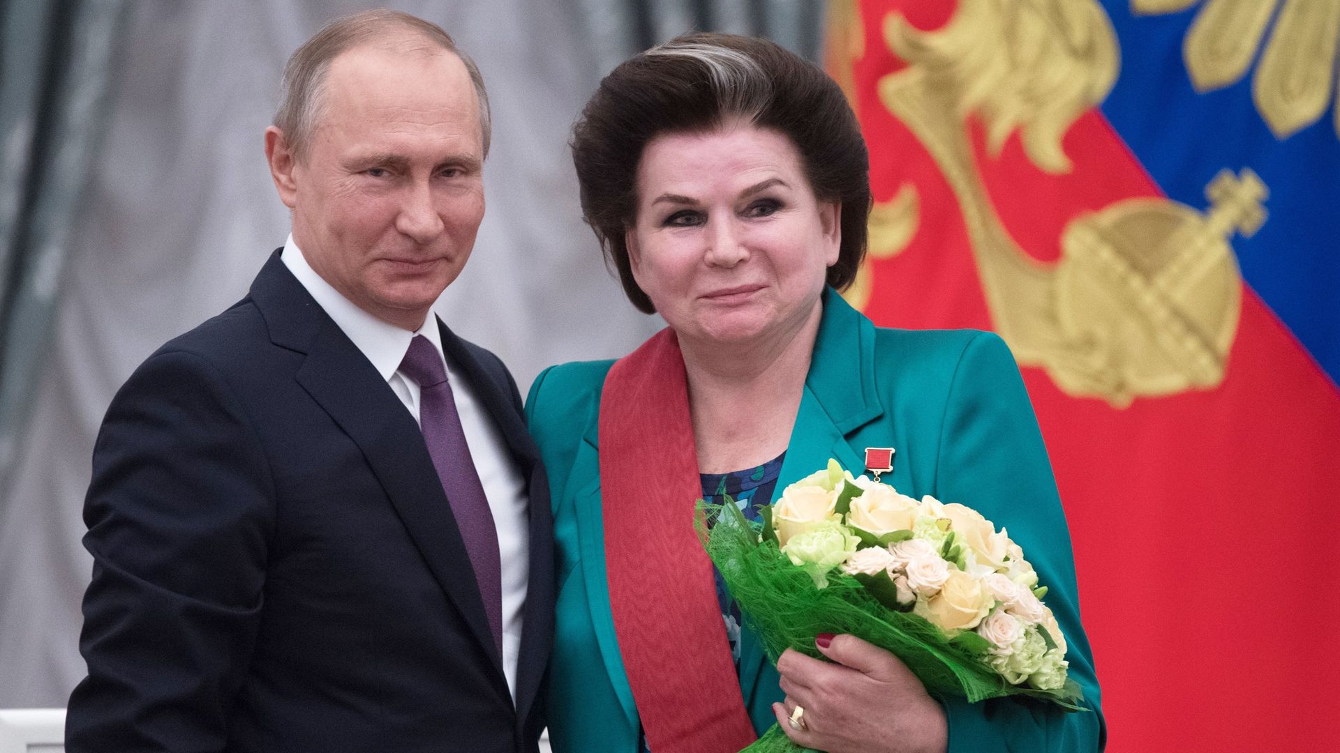Владимир Путин и заместитель председателя комитета Государственной Думы по федеративному устройству и вопросам местного самоуправления Валентина Терешкова Владимир Путин и заместитель председателя комитета Государственной Думы по федеративному устройству и вопросам местного самоуправления Валентина Терешкова - РИА Новости, 1920, 06.03.2022