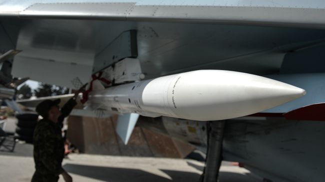 Истребитель Су-35С на авиабазе Хмеймим в Сирии. Архивное фото Истребитель Су-35С на авиабазе Хмеймим в Сирии. Архивное фото