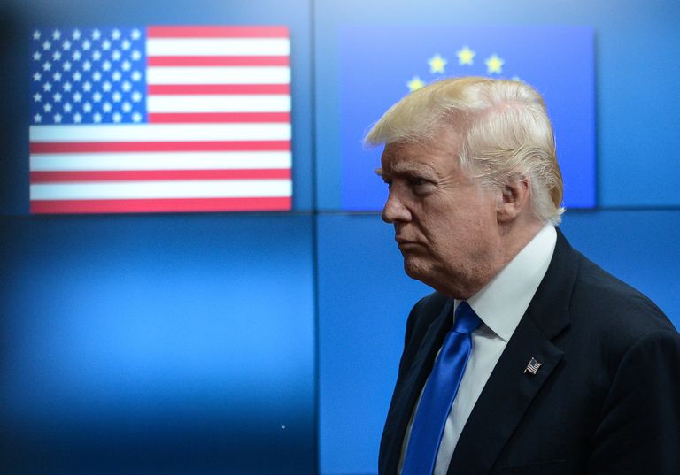 Президент США Дональд Трамп перед началом встречи в Брюсселе с лидерами Европейского совета