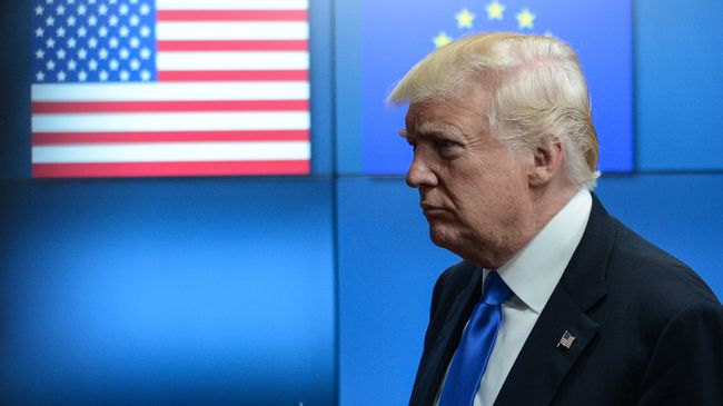 Президент США Дональд Трамп перед началом встречи в Брюсселе с лидерами Европейского совета, 25 мая 2017