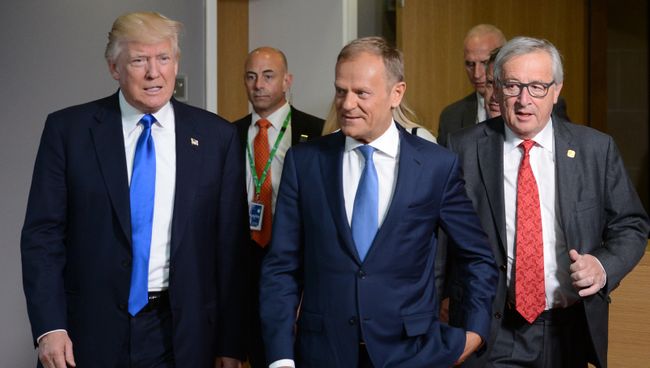 Президент США Дональд Трамп встретился с лидерами ЕС в Брюсселе. Архивное фото Президент США Дональд Трамп встретился с лидерами ЕС в Брюсселе. Архивное фото