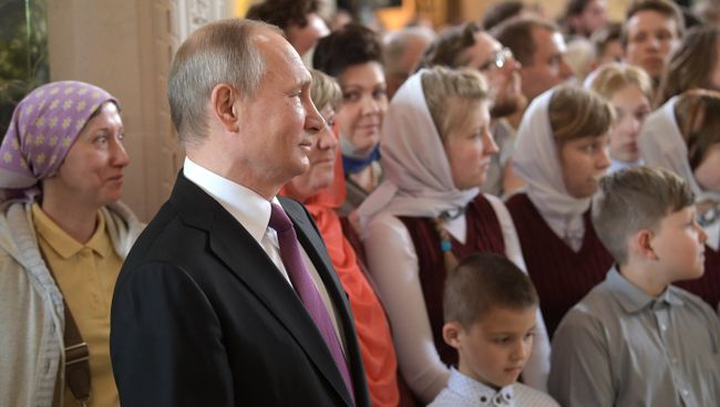 Президент РФ В. Путин посетил московский Сретенский монастырь Президент РФ В. Путин посетил московский Сретенский монастырь