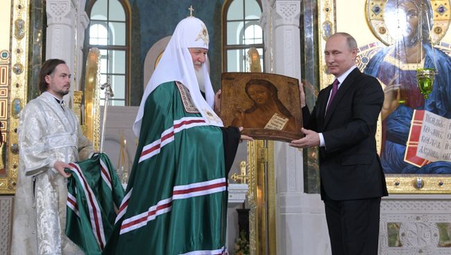 Президент РФ В. Путин посетил московский Сретенский монастырь Президент РФ В. Путин посетил московский Сретенский монастырь