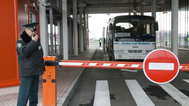 Таможенник на границе
