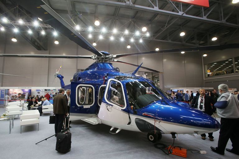 Двухмоторный многоцелевой вертолёт AgustaWestland AW139 на X международной выставке вертолетной индустрии HeliRussia в Международном выставочном центре Крокус Экспо в Москве Двухмоторный многоцелевой вертолёт AgustaWestland AW139 на X международной выставке вертолетной индустрии HeliRussia в Международном выставочном центре Крокус Экспо в Москве