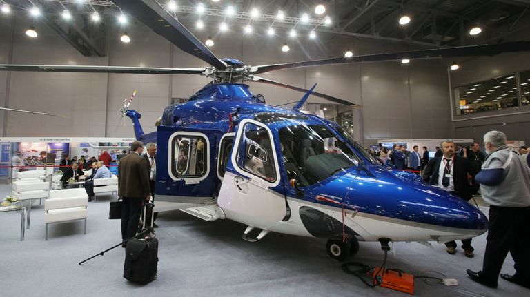 Двухмоторный многоцелевой вертолёт AgustaWestland AW139 на X международной выставке вертолетной индустрии HeliRussia в Международном выставочном центре Крокус Экспо в Москве Двухмоторный многоцелевой вертолёт AgustaWestland AW139 на X международной выставке вертолетной индустрии HeliRussia в Международном выставочном центре Крокус Экспо в Москве