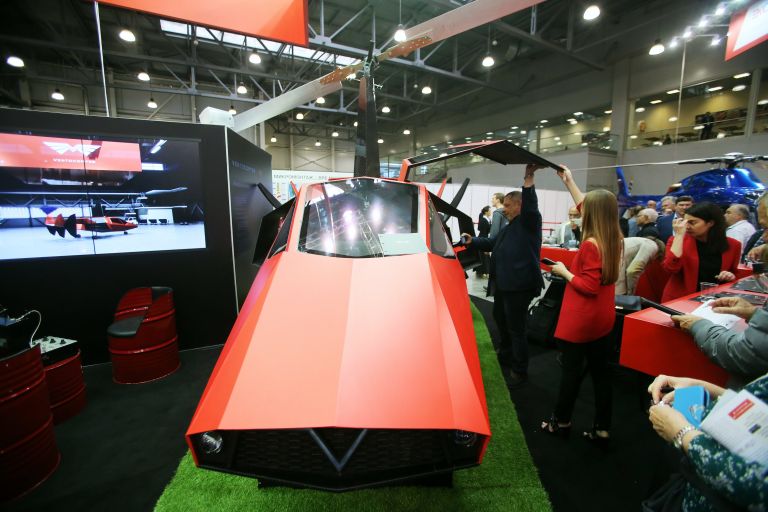 Гибрид автомобиля и вертолёта с роторным двигателем глубокой конверсии Ventocopter R1 на X международной выставке вертолетной индустрии HeliRussia в Международном выставочном центре Крокус Экспо в Москве Гибрид автомобиля и вертолёта с роторным двигателем глубокой конверсии Ventocopter R1 на X международной выставке вертолетной индустрии HeliRussia в Международном выставочном центре Крокус Экспо в Москве
