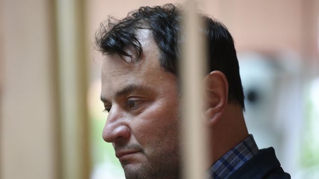 Бывший генеральный директор театральной труппы Седьмая студия Юрий Итин, задержанный после обысков в Гоголь-центре Бывший генеральный директор театральной труппы Седьмая студия Юрий Итин, задержанный после обысков в Гоголь-центре