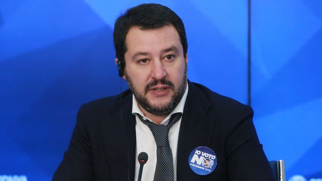 Лидер итальянской оппозиционной партии Лига Севера Маттео Салвини в ММПЦ МИА Россия Сегодня. Архивное фото Лидер итальянской оппозиционной партии Лига Севера Маттео Салвини в ММПЦ МИА Россия Сегодня. Архивное фото