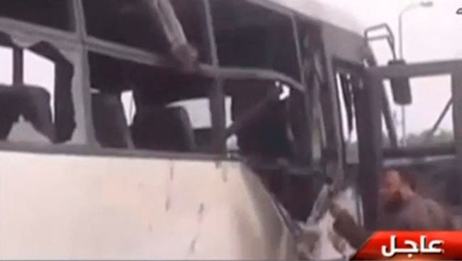 На месте нападения на автобус с христианами-коптами на юге Египта. 26 мая 2017 На месте нападения на автобус с христианами-коптами на юге Египта. 26 мая 2017