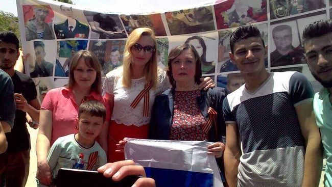 Акция Бессмертный полк с портретами погибших в Сирии российских военнослужащих в Хомсе Акция Бессмертный полк с портретами погибших в Сирии российских военнослужащих в Хомсе