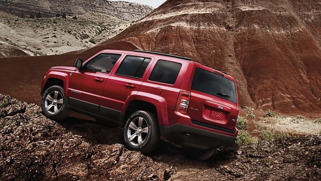 Автомобиль Jeep Patriot. Аохивное фото Автомобиль Jeep Patriot. Аохивное фото