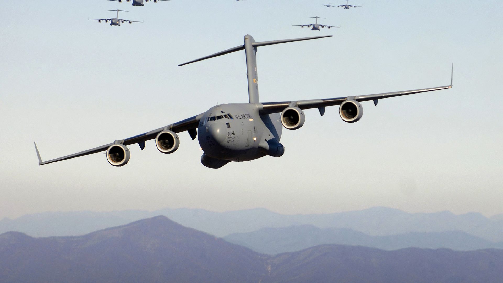 Американские военно-транспортные самолеты C-17A Globemaster III - РИА Новости, 1920, 28.09.2021