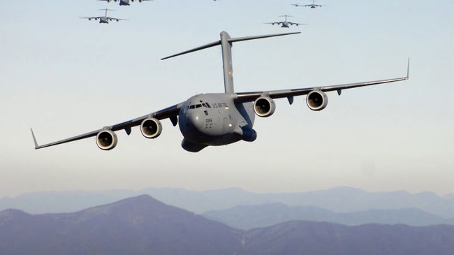 Американские военно-транспортные самолеты C-17А. Архивное фото Американские военно-транспортные самолеты C-17А. Архивное фото