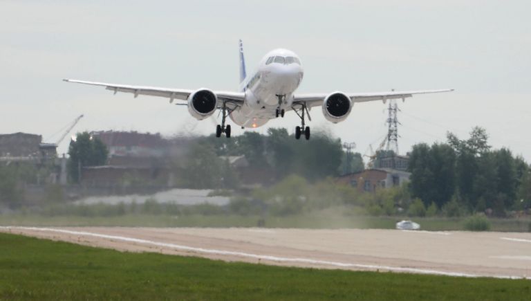 Первый полет нового российского пассажирского самолета МС-21 Первый полет нового российского пассажирского самолета МС-21