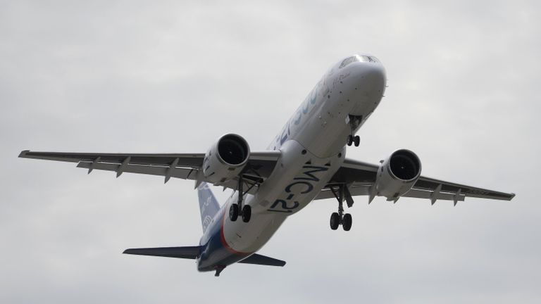 Первый полет нового российского пассажирского самолета МС-21 Первый полет нового российского пассажирского самолета МС-21