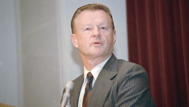 Американский политолог Збигнев Бжезинский в 1987 году Американский политолог Збигнев Бжезинский в 1987 году