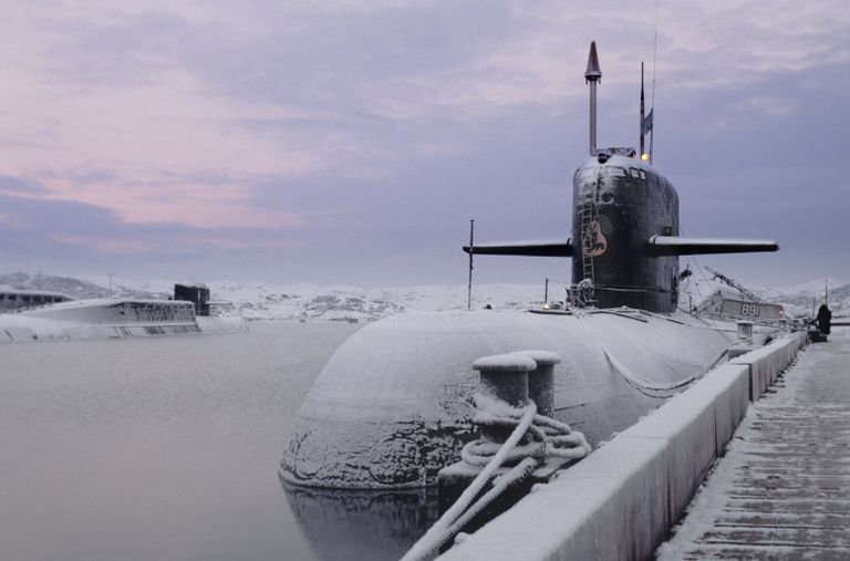 Атомная подводная лодка того же класса, что и Курск (К-141). Северный флот ВМФ России