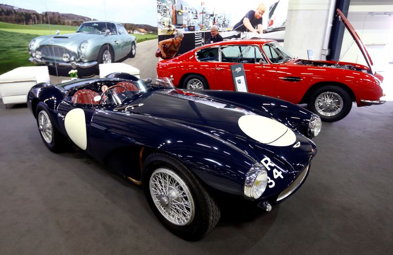 Автомобиль Aston Martin DB3S на выставке классических автомобилей в швейцарском Люцерне Автомобиль Aston Martin DB3S на выставке классических автомобилей в швейцарском Люцерне