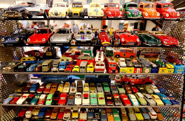 Игрушечные машинки на выставке классических автомобилей в швейцарском Люцерне Игрушечные машинки на выставке классических автомобилей в швейцарском Люцерне