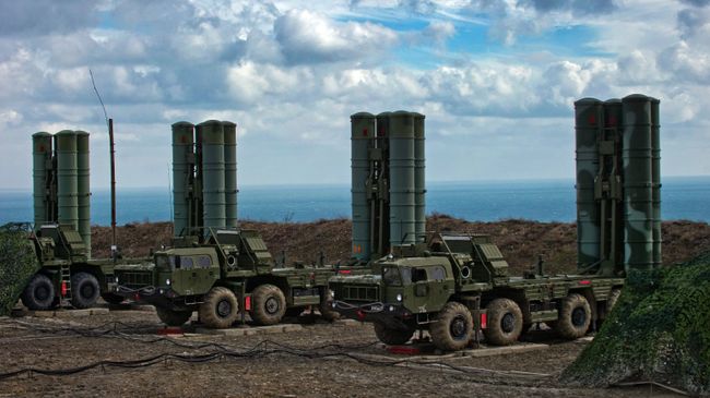 Зенитный ракетный комплекс С-400 Триумф полка противовоздушной обороны в Феодосии. Архивное фото