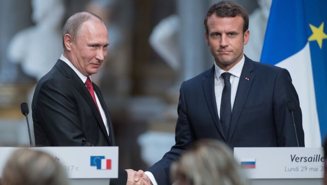 Владимир Путин и Эммануэль Макрон. Архивное фото Владимир Путин и Эммануэль Макрон. Архивное фото