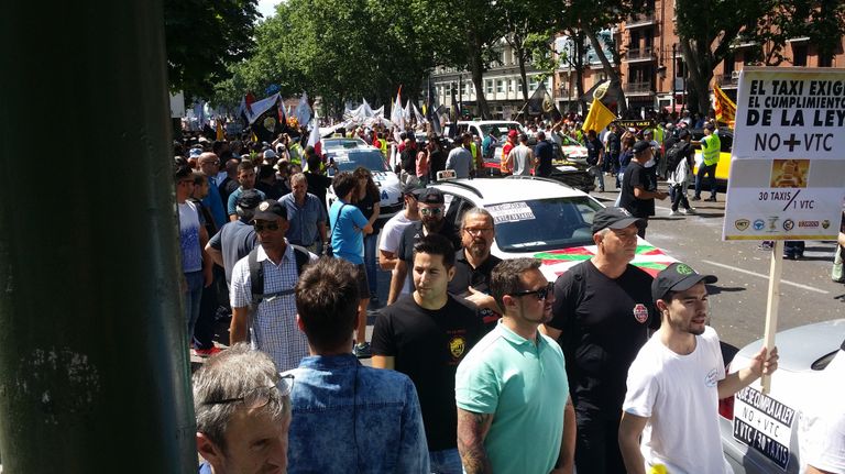 Митинг таксистов против сети Uber в Испании Митинг таксистов против сети Uber в Испании