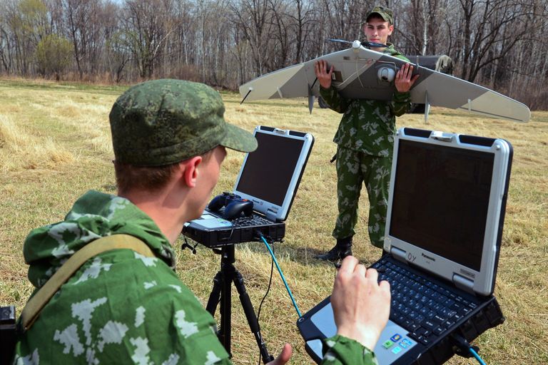 Военнослужащие разведывательного подразделения мотострелкового соединения Восточного военного округа на тактико-специальных учениях на полигоне Анастасьевский в Хабаровском крае