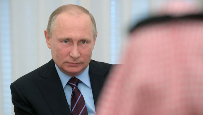 Встреча президента РФ Владимира Путина и заместителья наследного принца Саудовской Аравии Мухаммада ибн Салман Аль Сауда. 30 мая 2017 Встреча президента РФ Владимира Путина и заместителья наследного принца Саудовской Аравии Мухаммада ибн Салман Аль Сауда. 30 мая 2017