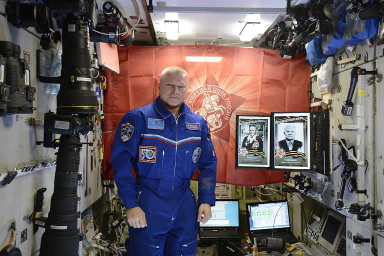 Космонавт Олег Новицкий присоединился к акции Бессмертный полк 9 мая 2017 Космонавт Олег Новицкий присоединился к акции Бессмертный полк 9 мая 2017
