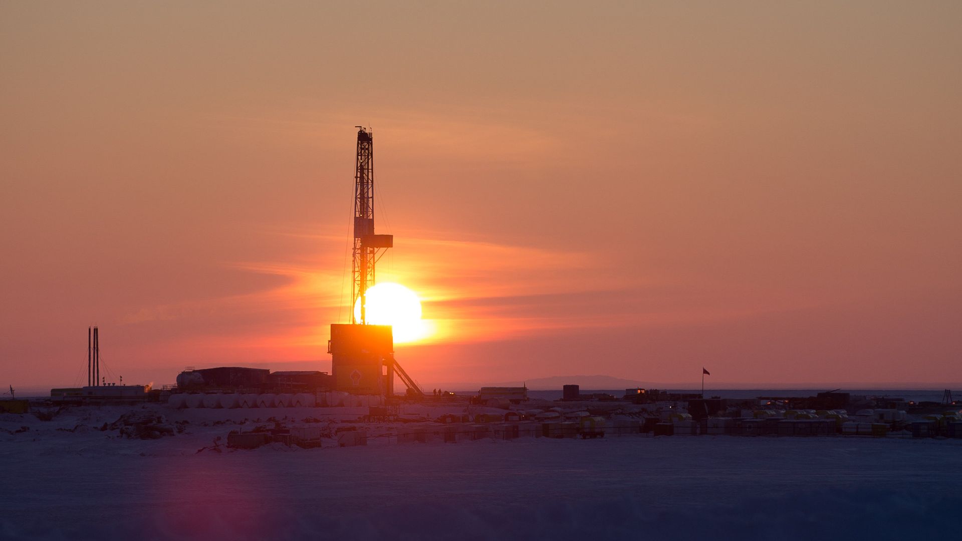 Буровая установка на месте бурения нефтяной компанией Роснефть скважины Центрально-Ольгинская-1 на Хатангском лицензионном участке Буровая установка на месте бурения нефтяной компанией Роснефть скважины Центрально-Ольгинская-1 на Хатангском лицензионном участке - РИА Новости, 1920, 03.12.2020