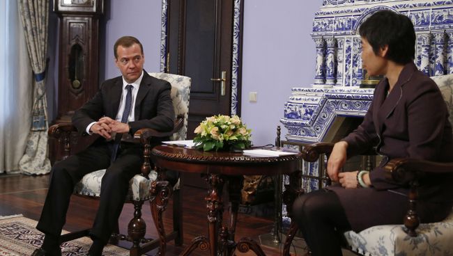 Премьер-министр России Дмитрий Медведев и генеральный секретарь ИКАО Фан Лю Премьер-министр России Дмитрий Медведев и генеральный секретарь ИКАО Фан Лю