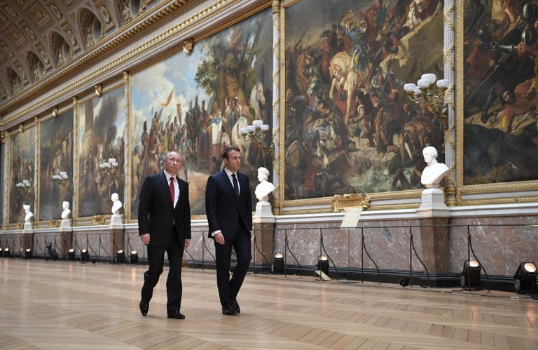 Президент РФ Владимир Путин и президент Франции Эммануэль Макрон в Версальском дворце. 29 мая 2017 Президент РФ Владимир Путин и президент Франции Эммануэль Макрон в Версальском дворце. 29 мая 2017