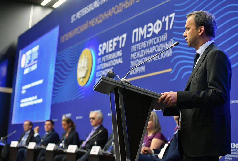 Заместитель председателя правительства РФ Аркадий Дворкович на Санкт-Петербургском международном экономическом форуме 2017 Заместитель председателя правительства РФ Аркадий Дворкович на Санкт-Петербургском международном экономическом форуме 2017