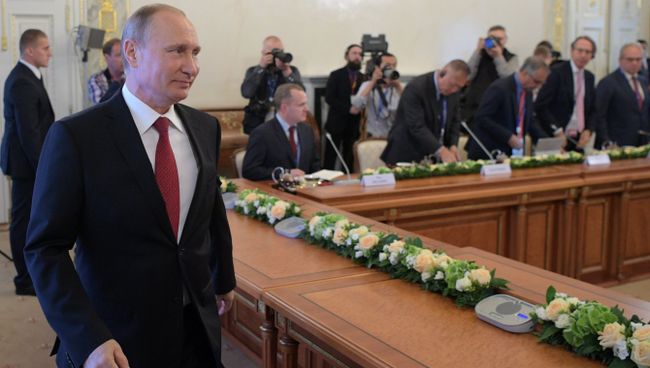 Встреча президента РФ Владимира Путина с руководителями международных информационных агентств на Петербургском экономическом форуме Встреча президента РФ Владимира Путина с руководителями международных информационных агентств на Петербургском экономическом форуме