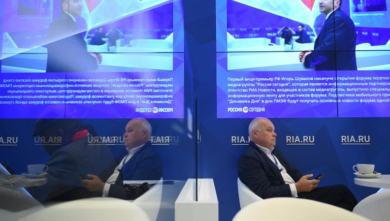 Генеральный директор МИА Россия сегодня Дмитрий Киселев на Санкт-Петербургском международном экономическом форуме 2017 Генеральный директор МИА Россия сегодня Дмитрий Киселев на Санкт-Петербургском международном экономическом форуме 2017